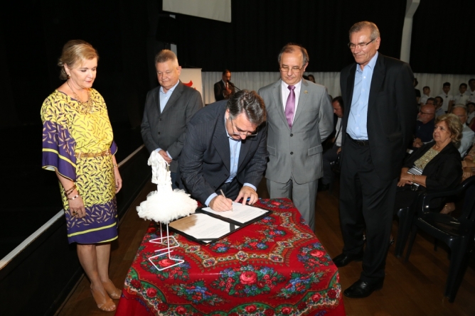 Assinatura do convênio com Governo de SC