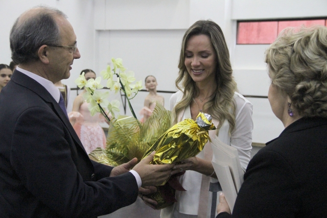 Visita da 1ª Dama de Santa Catarina e comitiva à Escola Bolshoi