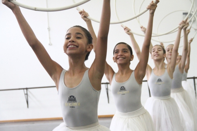 Escola Bolshoi realiza Feira Cultural