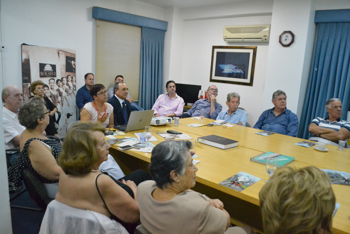 Assembléia Geral Extraordinária na Escola Bolshoi