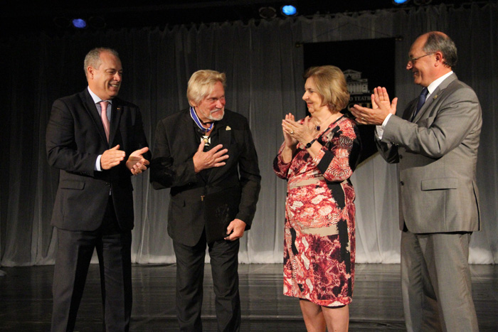 Vladimir Vasiliev recebe medalha pela sua contribuição a SC